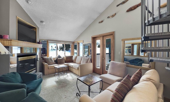 East Village at Copper Condo | Pet-Friendly Ski-In/Out by Lift/Golf Course with Hot Tub - FP310