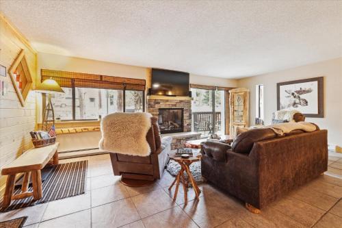 Four O'Clock Apartment | Pine Ridge 15A condo