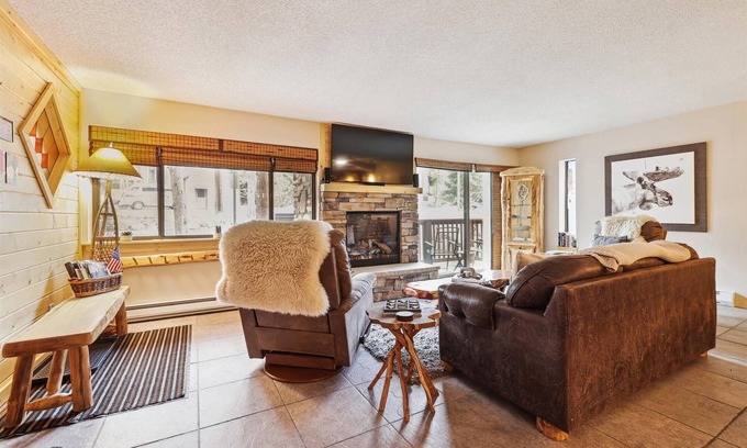 Four O'Clock Condo | Pine Ridge 15A: Great Location - Ski-in Property