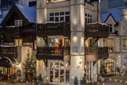 Vail Apartment | Platinum 3 Bedroom Vacation Rental In The Heart Of Vail That Includes Ski Valet, Ski Deck, Rooftop Pool, Panoramic Views