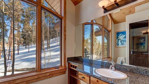 Breckenridge House | Point View Place