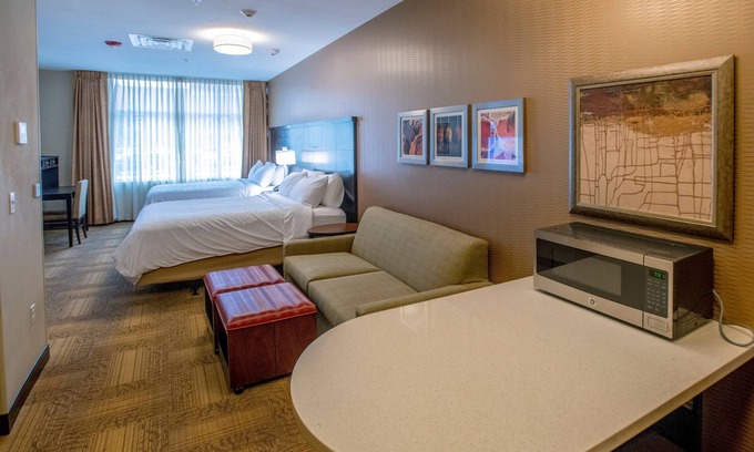 Civic Center Apartment | Pool & Hot Tub. Free Breakfast. Studio in Downtown Denver!
