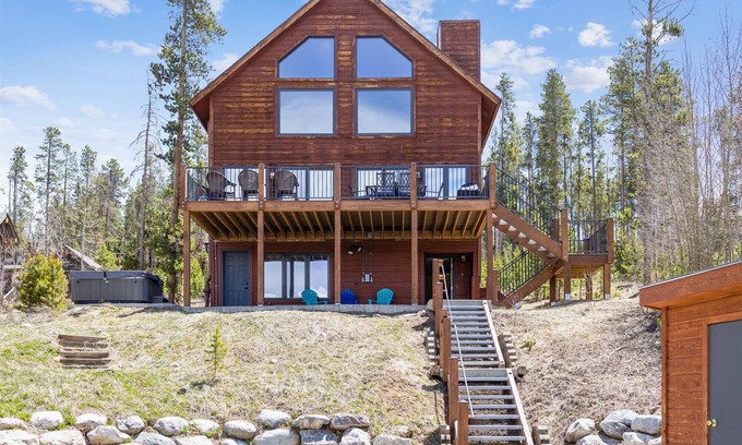 Breckenridge House | Powder Moose Villa-Stunning Mountain Views from this Private Home with Hot Tub!