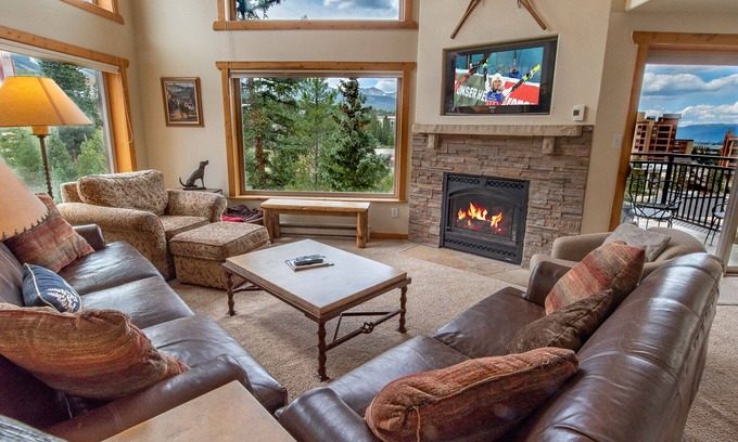 Peak 9 Condo | Powderhorn Penthouse Slopeview Condo: Views, Easy Slope/Town Access