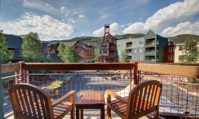 River Run Condo | Private Balcony River Run Village, Walk to Slopes