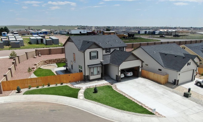 Colorado Springs House | Private Corner Lot Hot Tub & BBQ Cul-de-sac Large Backyard Mountain View