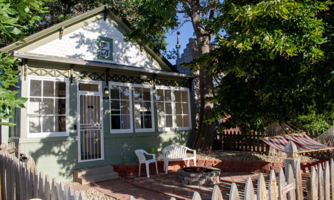 Lincoln Park Resort | Private room ∙ 6 guests