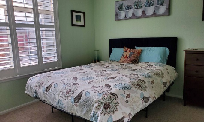 Broomfield House | Private Room & Bathroom & Laundry