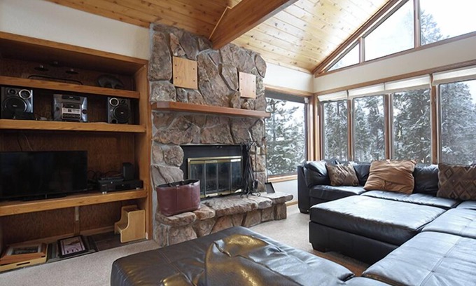 Fraser House | Private vacation home 5 bedroom, pet friendly & clubhouse amenities