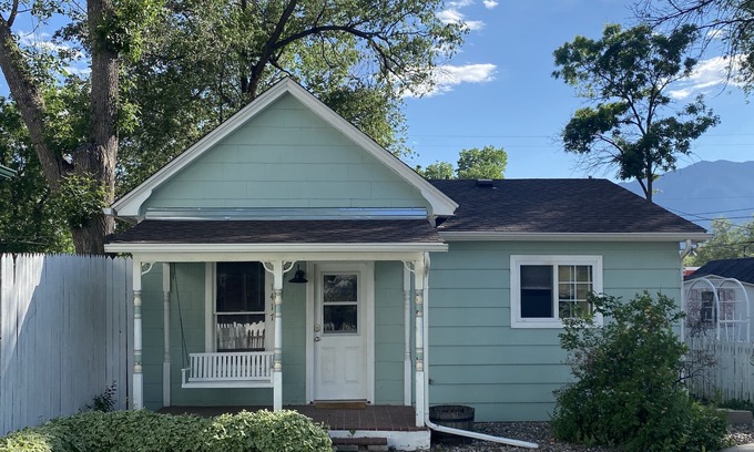 Colorado Springs Cottage | Quaint cottage close to downtown & Old Colo City!