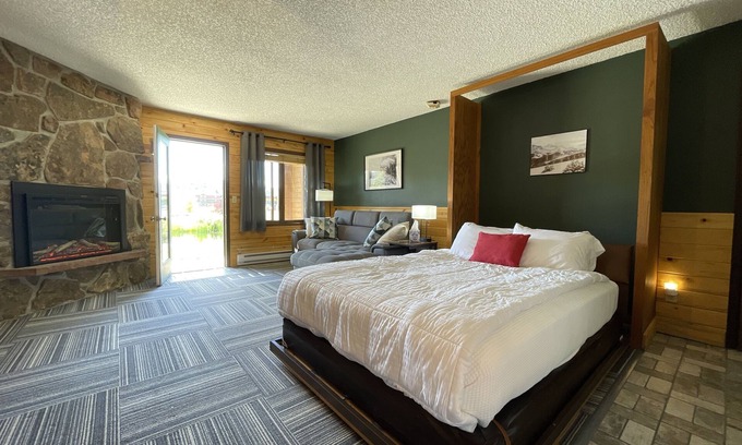 Granby Condo | Relax, Adventure, Views, Amenities +Memories.