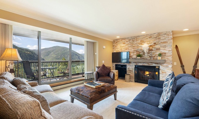 Keystone Condo | Remodeled Penthouse/On Shuttle Route to the Slopes/Shared Hot Tub