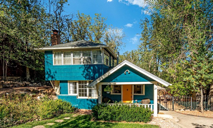 Skyway Cottage | Retreat to glorious Cheyenne Canyon