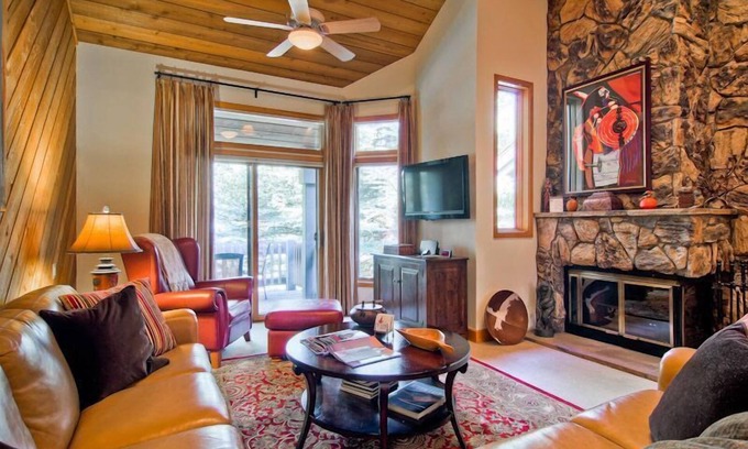 Avon House | Ridgepoint Townhome 115 - 3 Bedroom plus Loft Residence
