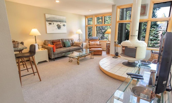 Frisco House | River Glen 205B
