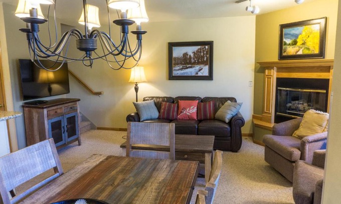 Historic District Apartment | River Mtn Lodge W314
