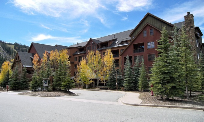 River Run Condo | River Run Village Walk To Gondola Pool Hot Tubs Restaurants and Shops DELUXE