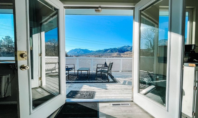West Colorado Springs House | ✺Rocky Mtn Views✺mins to dtown/fire pit on porch