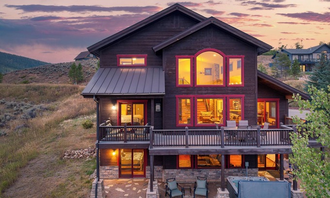Innsbruck Val Moritz Cabin | Rocky Splendor: Hot Tub & Scenic Colorado Views