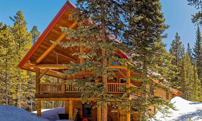 Breckenridge Park Estates Cabin | Romantic Rustic Cabin with Scenic Peak 8 Views, Hot Tub and 75" TV