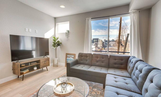 West Colfax House | Rooftop Deck & Hot Tub: Walkable Denver Townhome