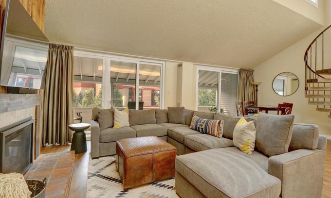Copper Mountain Village Apartment | SB206 Snowbridge 2Br 2Ba condo