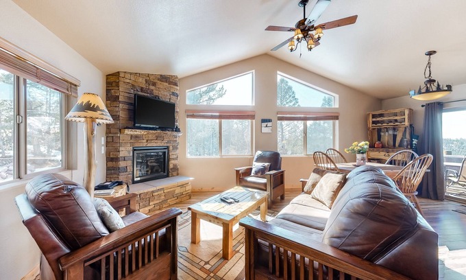 Rainbow Valley House | Secluded Dog-Friendly Home w/Free WiFi, Private Hot Tub, Washer/Dryer, Fireplace