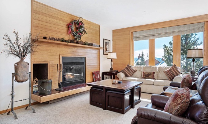 Wildernest Condo | See Fall’s Changing Colors! Panoramic Mountain View, Clubhouse & Fireplace Near Ski Resorts