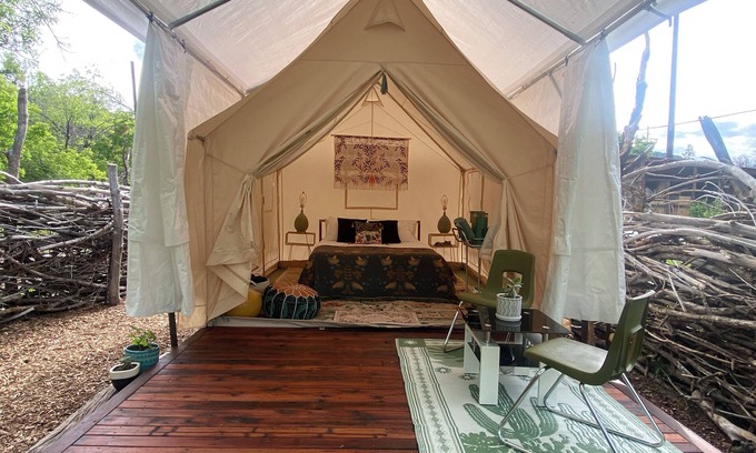 Morrison Cabin | Serene Glamping: Nature & Retreat