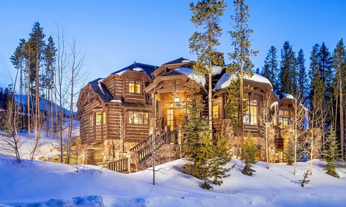 Four O'Clock House | Ski Bridge Lodge-Luxury Private Home-Ski in/Ski-out-Private Hot Tub!