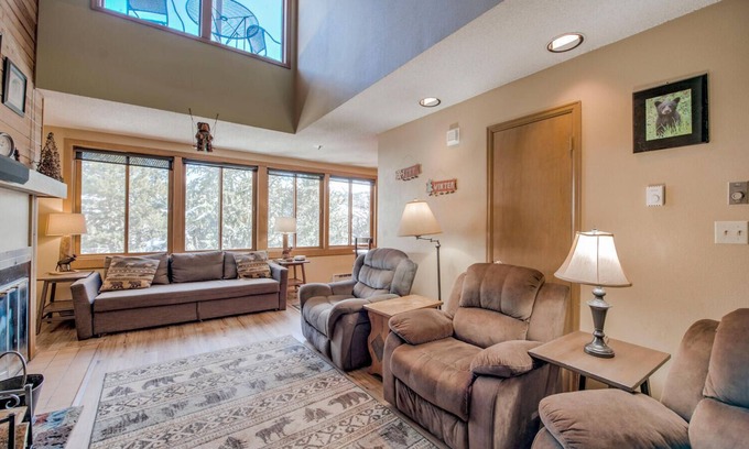 Breckenridge Condo | Ski In-One Block walk to Town! Great Views! Once You Arrive, No Need to Drive!