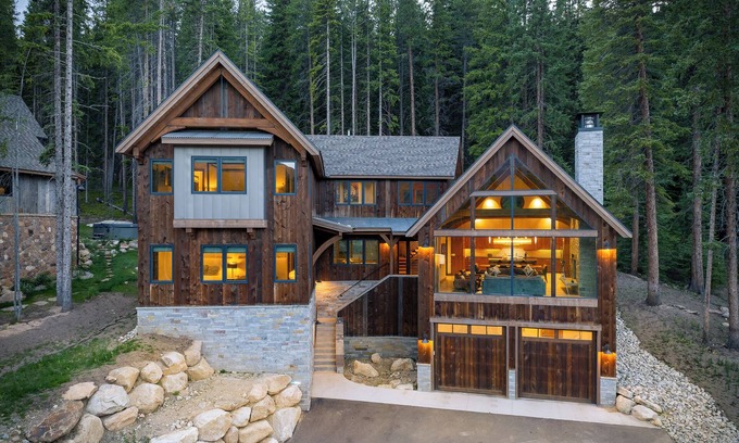 Winter Park House | Ski In Out Luxury Chalet 275 I Private Hot Tub I Amazing Views I Best Price I Discounted Attractions
