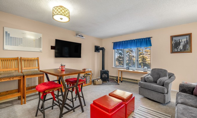 Peak 8 Condo | Ski-In/Ski-Out from this Cozy, Family-Friendly Mountain Condo - Walk to Town