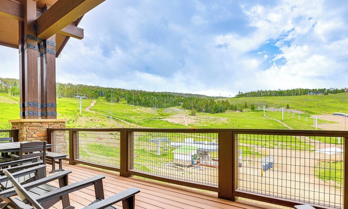 Silvercreek Condo | Ski-In/Ski-Out Granby Penthouse w/Mountain Views!