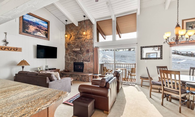 Steamboat Springs Condo | Ski-In/Walk-Out 3BR Condo w/Vaulted Ceilings!