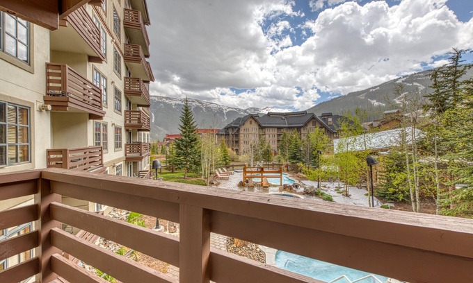 Copper Mountain Village Condo | Ski-view condo with hot tub & fitness room - walk to lifts & dining