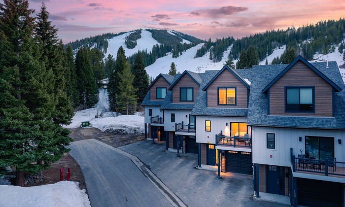 Old Town House | Slopeside Luxury Villa 135 I Private Hot Tub I Ski Views I Best Price I Discounted Attractions