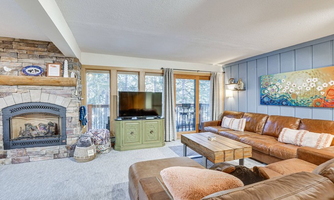 Peak 9 Condo | 'SnowDogs' Breck Condo w/Fireplace: Walk to Lifts