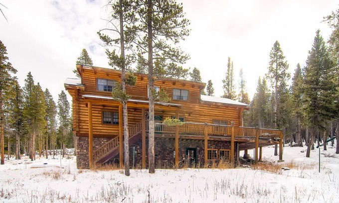 Breckenridge Park Estates House | Snowshoe Retreat-True Mountain Getaway-Updated Log Home!