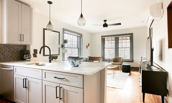 Uptown Apartment | Sonder | The Essex | Calming 1BR + Sofa Bed