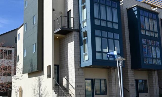 Belmar House | Sophisticated Home in Belmar’s Exclusive Community - close to shops/restaurants