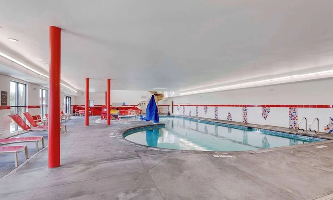 Loveland Hotel | Southern Comfort in 3 Welcoming Suites Near Boyd Lake State Park
