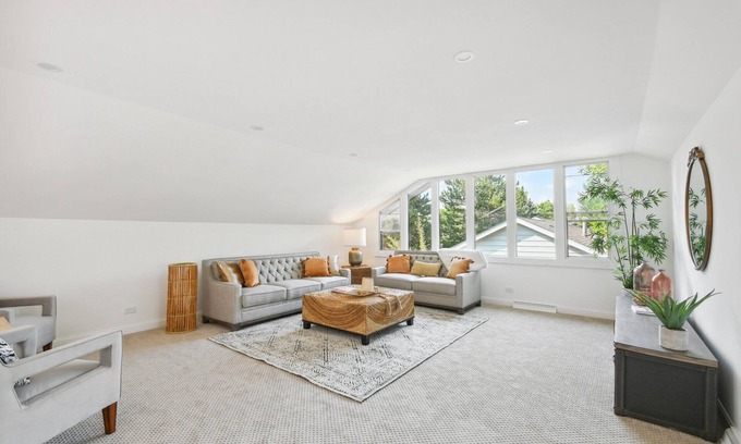 Applewood West House | Spacious 5-bedroom house in delightful Golden