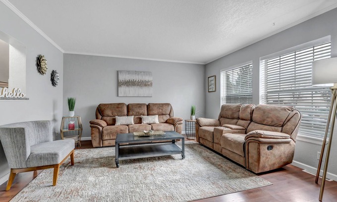 Berkley House | Spacious 5BR | Near Downtown Denver | Family & Pet-Friendly!
