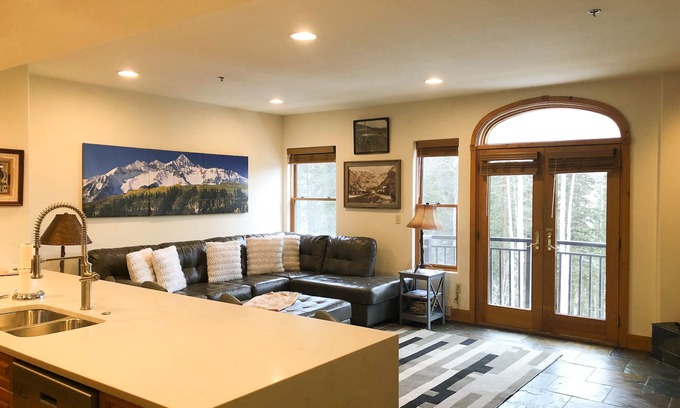 Mountain Village Condo | Spacious and Quiet 1-Bedroom Condo With Great Amenities