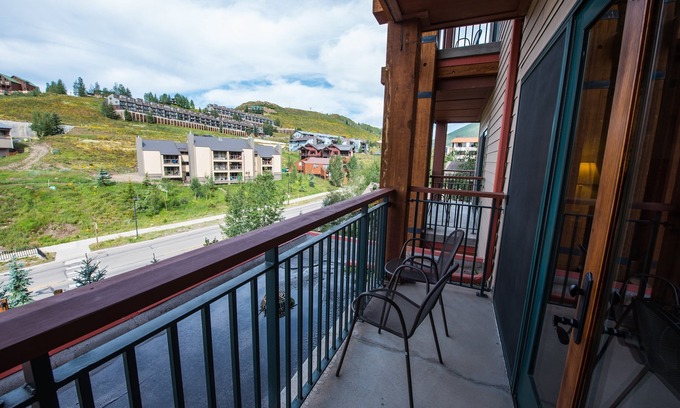 Crested Butte Cabin | Spacious Condo | Near the Slopes | Hot Tub Access