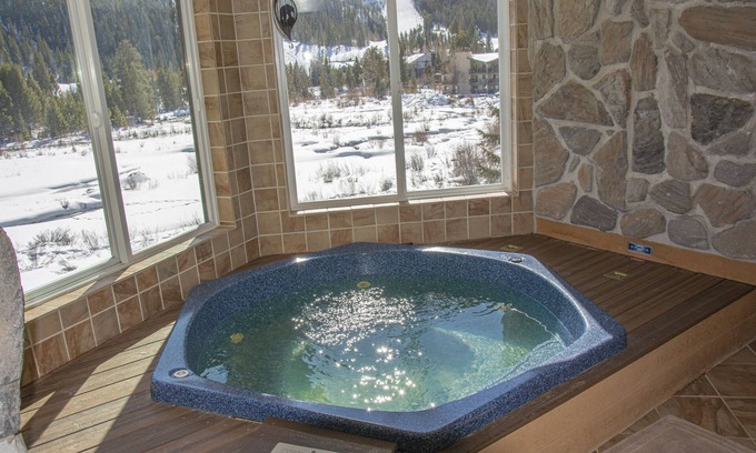 Mountain House Condo | Spacious Luxury Condo Private Hot Tub and Sanua in Unit 1000' to ski lift