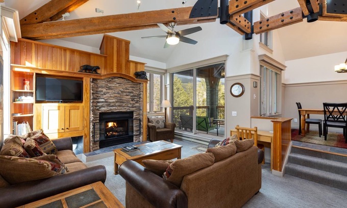 Keystone House | Spacious Luxury Townhome/Pool and Hot Tub Access/Recently Updated