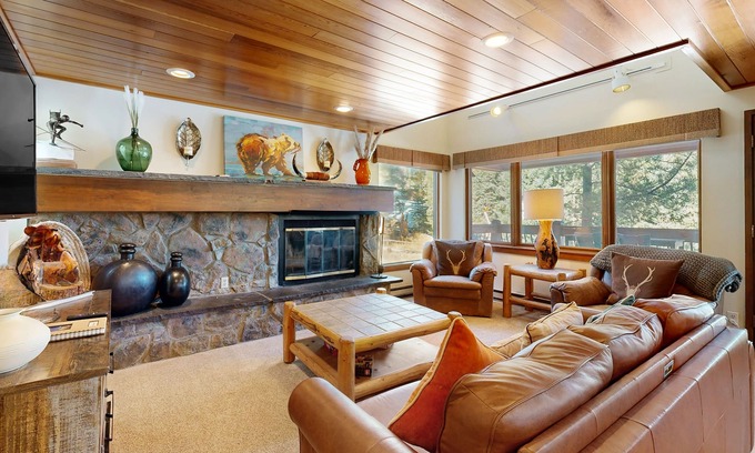 Four O'Clock House | Spacious ski-in/ski-out townhome with shared hot tub/pool/gym - near lifts