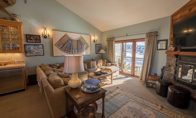 Crested Butte Condo | Spacious ski in double condo prime base area location by Mountaineer Square.